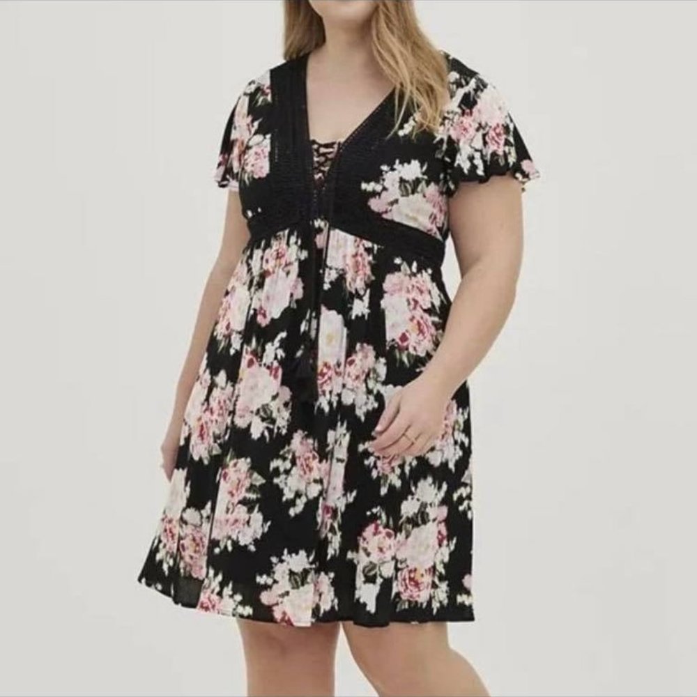 NWT Torrid Mini Gauze Lace-up  Black Skater Dress With Flowers